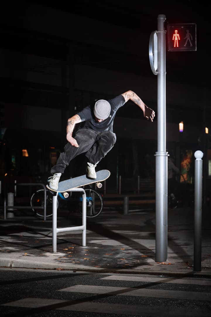 David métivier en backside crooked grind à Bordeaux.